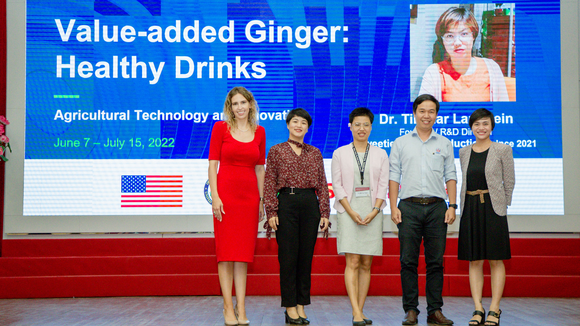 Tin Mar Lar Thien poses with Meghan Gibson and the MUSP Young Scientist Program pitch competition judges as the winner for her project for value-added, healthy ginger drinks.