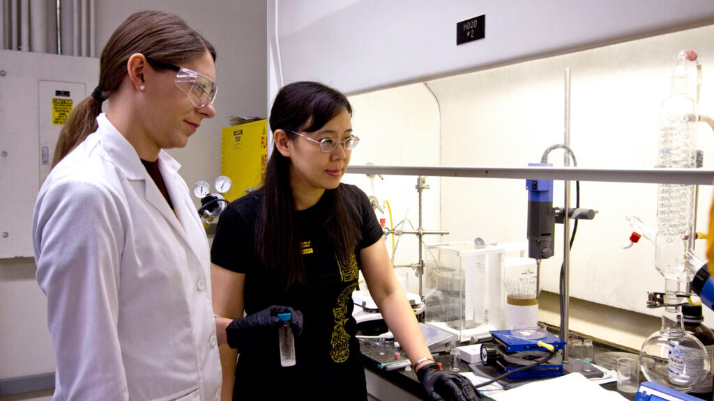 Lenore Dai with Elizabeth Nofen in a lab