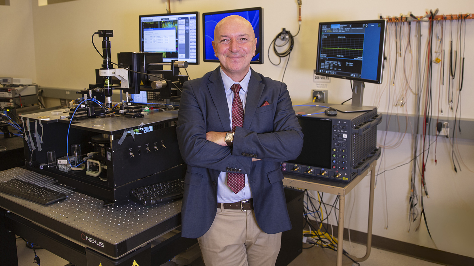 ECEE-Bertan-Bakkaloglu-Palais-Award-2025-EG-9303-w-1536×864 Bertan Bakkaloglu